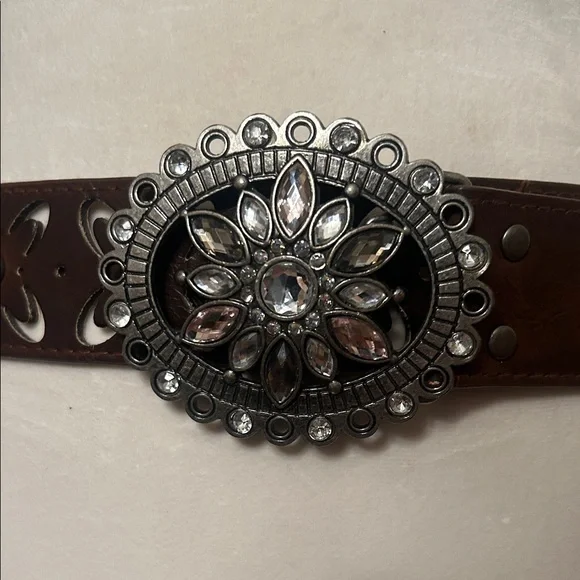 Brown Leather Western Belt with Rhinestone Floral Buckle – Boho Cowgirl Style - Picture 3 of 12